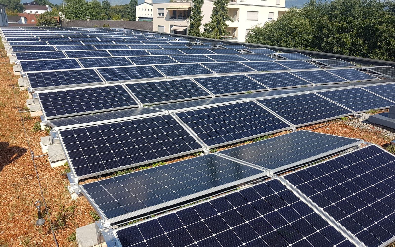 Installation de panneaux photovoltaïques en toiture